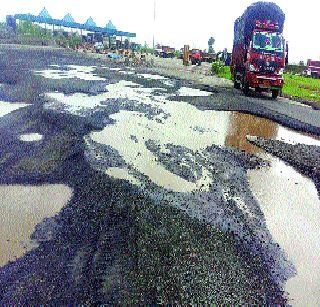 Journey of Dapchari check post from pothole | दापचरी चेक पोस्टचा प्रवास खड्ड्याखड्ड्यातून