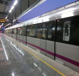 In Bangalore, the metro has traveled around | बंगळुरूत मेट्रोने प्रवास करणाऱ्यांचे झाले हाल