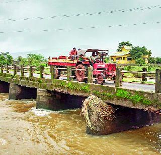 Due to the collapse of Sangisse's pool, the atmosphere of fear in the villagers | सांगिसेचा पूल खचल्यामुळे ग्रामस्थांमध्ये भीतीचे वातावरण