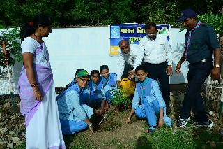 50 Kadulumba Plantation in the Vidyalaya | विद्यालयाच्या परिसरात ५० कडुलिंबाच्या वृक्षाचे वृक्षारोपन