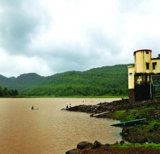 There is no increase in water storage in the canal dam dam | उसगाव धरणात पाणी साठ्यात वाढ नाही