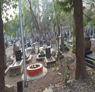 The burial grounds in Goa | गोव्यात दफनभूमीची तोडफोड