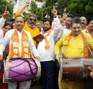 Shiv Sena MP Badlya Dhol against the government | शिवसेना खासदाराने शासनाविरोधात बडविला ढोल