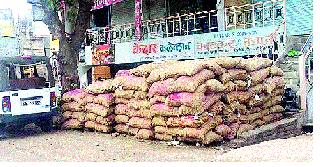 Potato seed gets 'Tata' due to lack of rain | पावसाअभावी बटाटा बियाण्याला ‘टाटा’