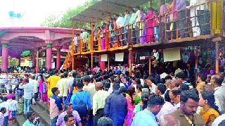 Guruparnimela devotees on lakhs in Nrusinhwadi | गुरुपौर्णिमेला नृसिंहवाडीत लाखांवर भाविक