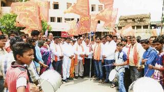 For the farmers, the movement of 'Dhol Bajo' movement of Shivsena | शेतकऱ्यांसाठी शिवसेनेचे ‘ढोल बजाओ’ आंदोलन