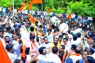 Shiv Sena plays 'Dhol' | शिवसेनेने वाजविले ‘ढोल’