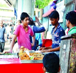 Consumption of Food Grenades | खाद्यपदार्थांच्या हातगाड्या जोमात