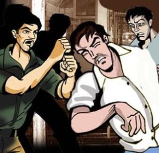 Leander is beaten in two groups | लिंगाळीला दोन गटांत जबरी मारहाण Leander is beaten in two groups | लिंगाळीला दोन गटांत जबरी मारहाण
