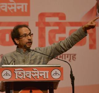 Hitler can be seen in Modi's body for action against Pakistan - Uddhav Thackeray | पाकिस्तानविरोधात कारवाईसाठी मोदींच्या अंगात हिटलरचा संचार झाला तरी चालेल - उद्धव ठाकरे