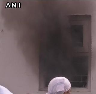 In Delhi, the Congress headquarters took fire | दिल्लीत काँग्रेस मुख्यालयात लागली आग