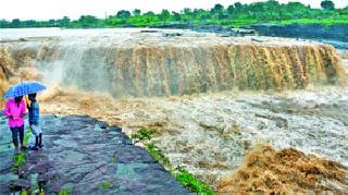 Godavari floods, ponds on the streets | गोदावरीला पूर, रस्त्यांवर तळी