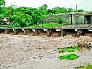 Godkati is a continuous day! | गोदाकाठी दिवसभर संततधार !