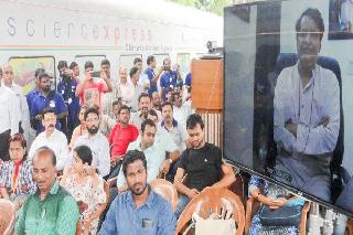 Inauguration of 'Science Express' by Suresh Prabhu by video conferencing | व्हिडिओ कॉन्फरन्सिंगद्वारे सुरेश प्रभूंकडून ‘विज्ञान एक्स्प्रेस’चे उद्घाटन