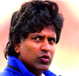 Ranatunga's demand to ban cricketer's agents | क्रिकेटपटूंच्या एजंटांवर बंदी घालण्याची रणतुंगा यांची मागणी