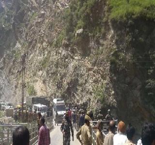 Amarnath Yatra's bus collapses, 16 people die | अमरनाथ यात्रेकरूंची बस दरीत कोसळली, 16 जणांचा मृत्यू