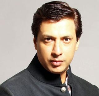 Blockade by Congress MP Madhur Bhandarkar | मधुर भांडारकर यांची काँग्रेसकडून नाकाबंदी