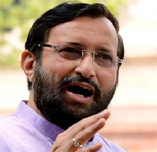 Prakash Javadekar shocked hands | प्रकाश जावडेकरांनी झटकले हात