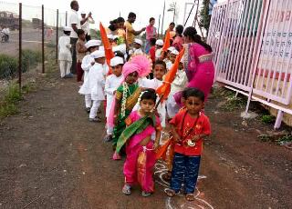 Message of Saints teaching from child warchers | बाल वारकऱ्यांकडून संतांच्या शिकवणुकीचा संदेश