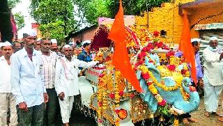 On the birth of Omkargir Baba's death anniversary! | ओंकारगिरबाबा पुण्यतिथीनिमित्त उसळला जनसागर!