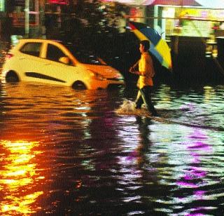 Mumbai rained down the rain | मुंबईला पावसाने झोडपले