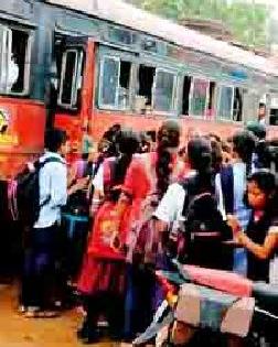 4 crores expenditure; Still threatens the lives of the girl students | ४ कोटींचा खर्च; तरीही विद्यार्थिनींचा जीव धोक्यात 4 crores expenditure; Still threatens the lives of the girl students | ४ कोटींचा खर्च; तरीही विद्यार्थिनींचा जीव धोक्यात