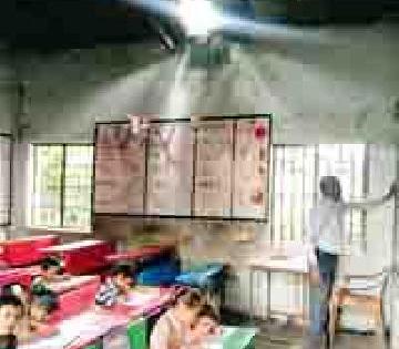The roof of the Zilla Parishad School collapsed | जिल्हा परिषद शाळेचे छत कोसळले The roof of the Zilla Parishad School collapsed | जिल्हा परिषद शाळेचे छत कोसळले