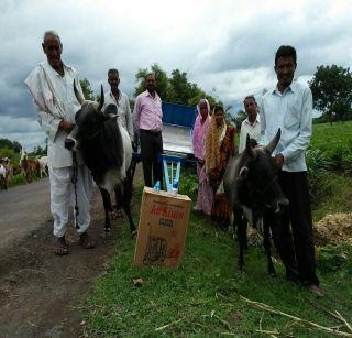 The 'farmer': Many hands have come to help him | ‘त्या’ शेतक:याच्या मदतीसाठी सरसावले अनेक हात