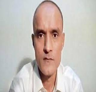 Parents' bills for the release of Kulbhushan | कुलभूषण यांच्या सुटकेसाठी आईवडिलांचे साकडं