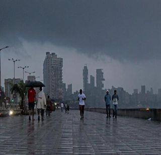 Heavy rains in Mumbai, result in local service | मुंबईत जोरदार पाऊस, लोकल सेवेवर परिणाम