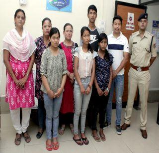 Minor girls, including the girl, were released to Sikkim police | तरुणीसह अल्पवयीन मुली सिक्कीम पोलिसांच्या स्वाधीन