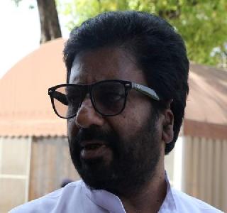 Ravindra Gaikwad's airbase ban was finally lifted | रवींद्र गायकवाडांवरील विमानप्रवास बंदी अखेर उठवली