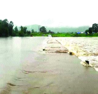 Palghar got upset with the rain in the district | पालघर जिल्ह्याला पावसाने झोडपले