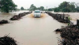 Heavy rain in four talukas | चार तालुक्यांमध्ये अतिवृष्टी