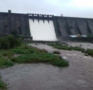 Water started from the Bhatsa dam, caution notice to river banks | भातसा धरणातून पाण्याचा विसर्ग सुरु, नदीकिनारी गावांना दक्षतेचा इशारा