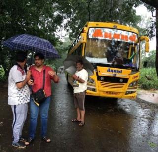 Rainfall in Kolhapur; 250 passengers from the bus were stuck | कोल्हापुरात तुफान पाऊस; 5 बसमधील 250 प्रवासी अडकले