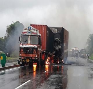 Fatal accidents on the Mumbai-Ahmedabad highway | मुंबई-अहमदाबाद महामार्गावर भीषण अपघात