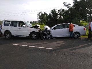 The driver took a nap, three killed in the accident | चालकाला लागली डुलकी, अपघातात तीन ठार The driver took a nap, three killed in the accident | चालकाला लागली डुलकी, अपघातात तीन ठार