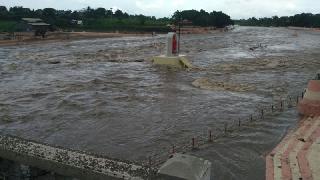 Godavari floods, alert alert to 17 villages | गोदावरीला महापूर, १७ गावांना सतर्कतेचा इशारा