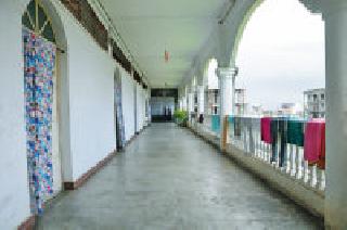 Girls' hostels are also in the rented buildings | मुलींचे वसतिगृहही भाड्याच्या इमारतीतच Girls' hostels are also in the rented buildings | मुलींचे वसतिगृहही भाड्याच्या इमारतीतच