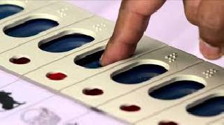 The District Collector also agreed that the revision of the EVMs | जिल्हाधिका-यांनीही मान्य केला ईव्हीएममधील फेरफार