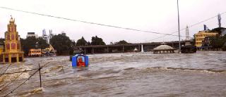 Level of danger reached by Godavari: | गोदावरीने गाठली धोक्याची पातळी: विसर्ग सुरूच