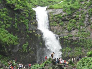 Some "abandoned" picnic spots are available for the rainy season | पावसाळ्यात धमाल करण्यासाठी काही "भन्नाट" पिकनिक स्पॉट्स