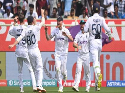 pak vs eng test series Olly Stone unlikely to play second Test against Pakistan, read here details  | PAK vs ENG : इंग्लंडचा स्टार खेळाडू दुसऱ्या कसोटीला मुकण्याची शक्यता; 'या' कारणामुळे मायदेशी परतणार