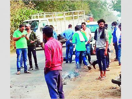 Three killed on the spot as truck hits bike | ट्रकला ओव्हरटेक करणे जीवावर बेतले, तिघे जागीच ठार