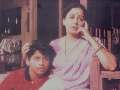 Did you recognize this child actor with Vandana Gupta is a famous Bollywood director | वंदना गुप्तेंसोबत असलेल्या 'या' बालकलाकाराला ओळखलं का? आज आहे प्रसिद्ध बॉलिवूड दिग्दर्शक