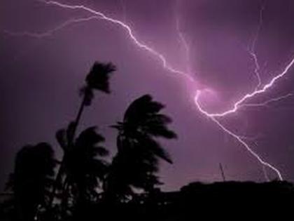 Buldana district heavy rains, One killed in lightning | बुलडाणा जिल्ह्यात वादळी पाऊस, वीज पडून एक ठार