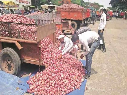 Carry onions, an indication of inflation; The impact of the traders' indefinite strike | कांदा घेऊन ठेवा, महागाईचे संकेत; व्यापाऱ्यांच्या बेमुदत संपाचा फटका