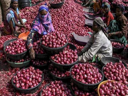 ...Finally, the bandh called by the onion traders is called off, the auction will be held from tomorrow, the organization's decision after the meeting of Bharti Pawar | ...अखेर कांदा व्यापाऱ्यांनी पुकारलेला बंद मागे, उद्यापासून लिलाव होणार, भारती पवार यांच्या बैठकीनंतर संघटनेचा निर्णय