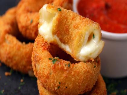 recipes of cheese onion ring | 'या' चीज ओनियन रिंग्ज पाहून तोंडाला सुटेल पाणी